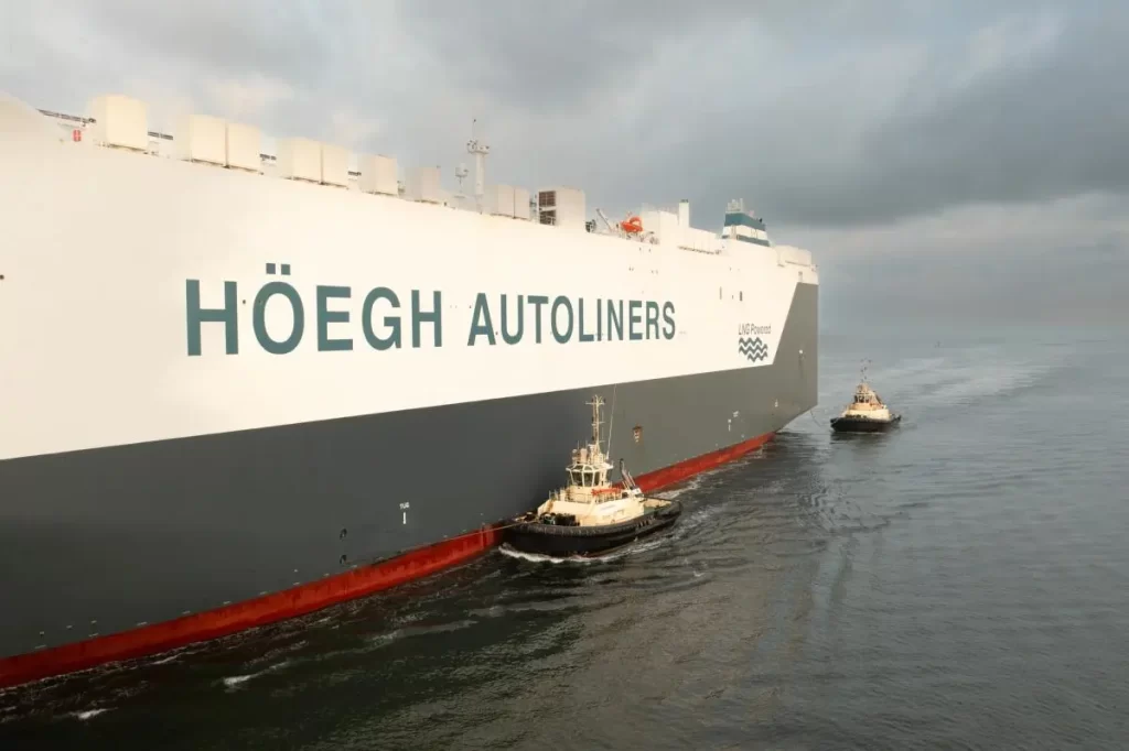 Höegh Autoliners & Svitzer set new standard for sustainable shipping in Australia