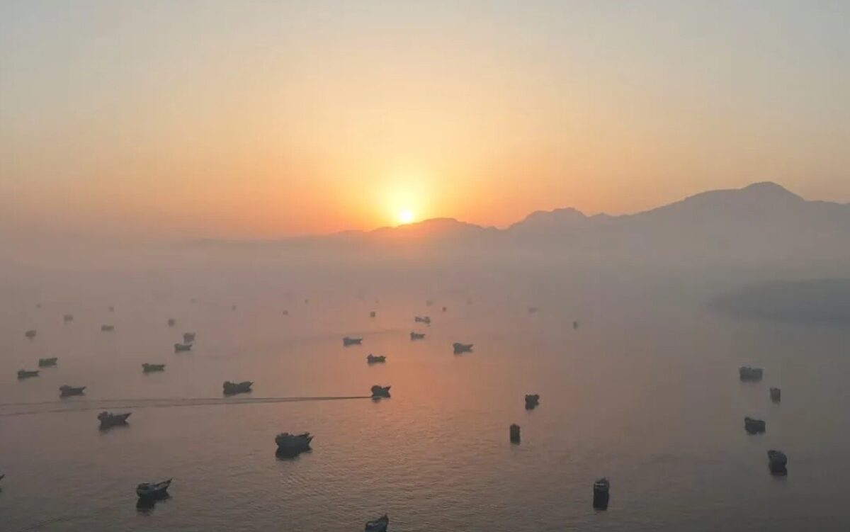 US Claims 10m Barrels Nightly in Hormuz